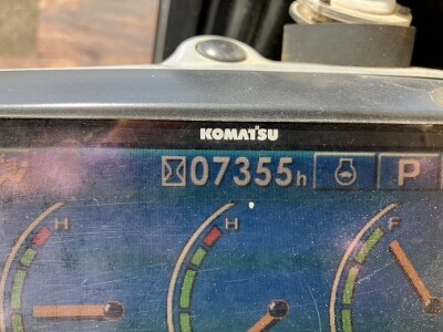 Máy xúc bánh xích KOMATSU PC200-8N1 đời máy 2013